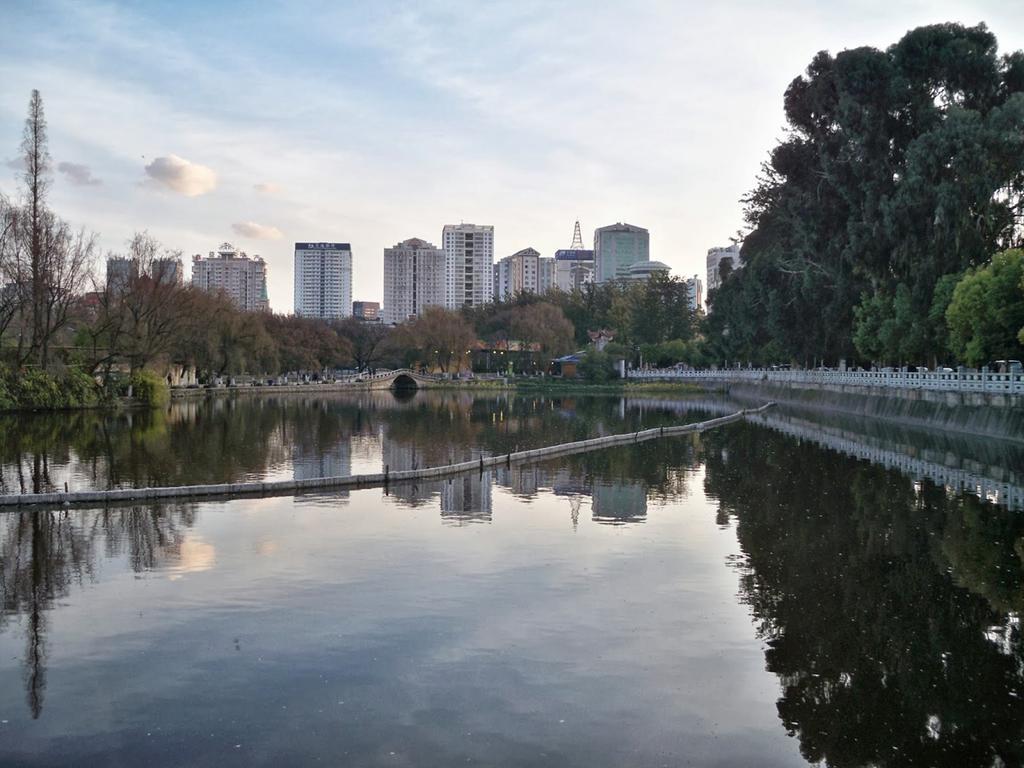 Dynasty International Hotel Kunming Exteriör bild