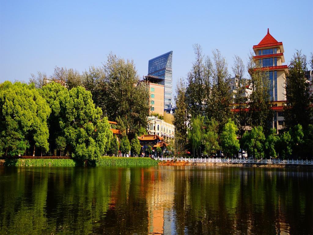 Dynasty International Hotel Kunming Exteriör bild