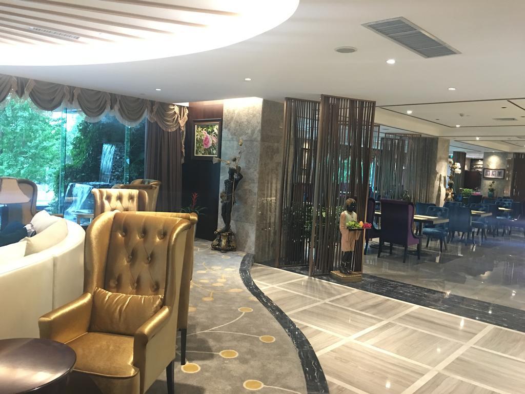 Dynasty International Hotel Kunming Exteriör bild